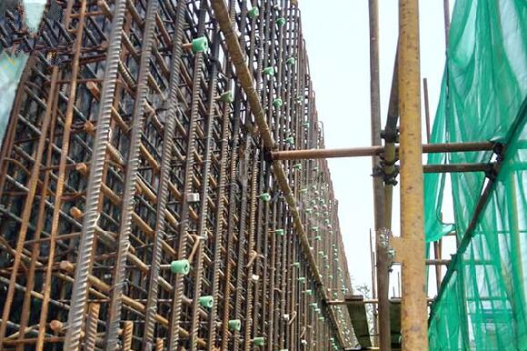 三段式止水螺桿建筑工地中如何使用？(圖1)